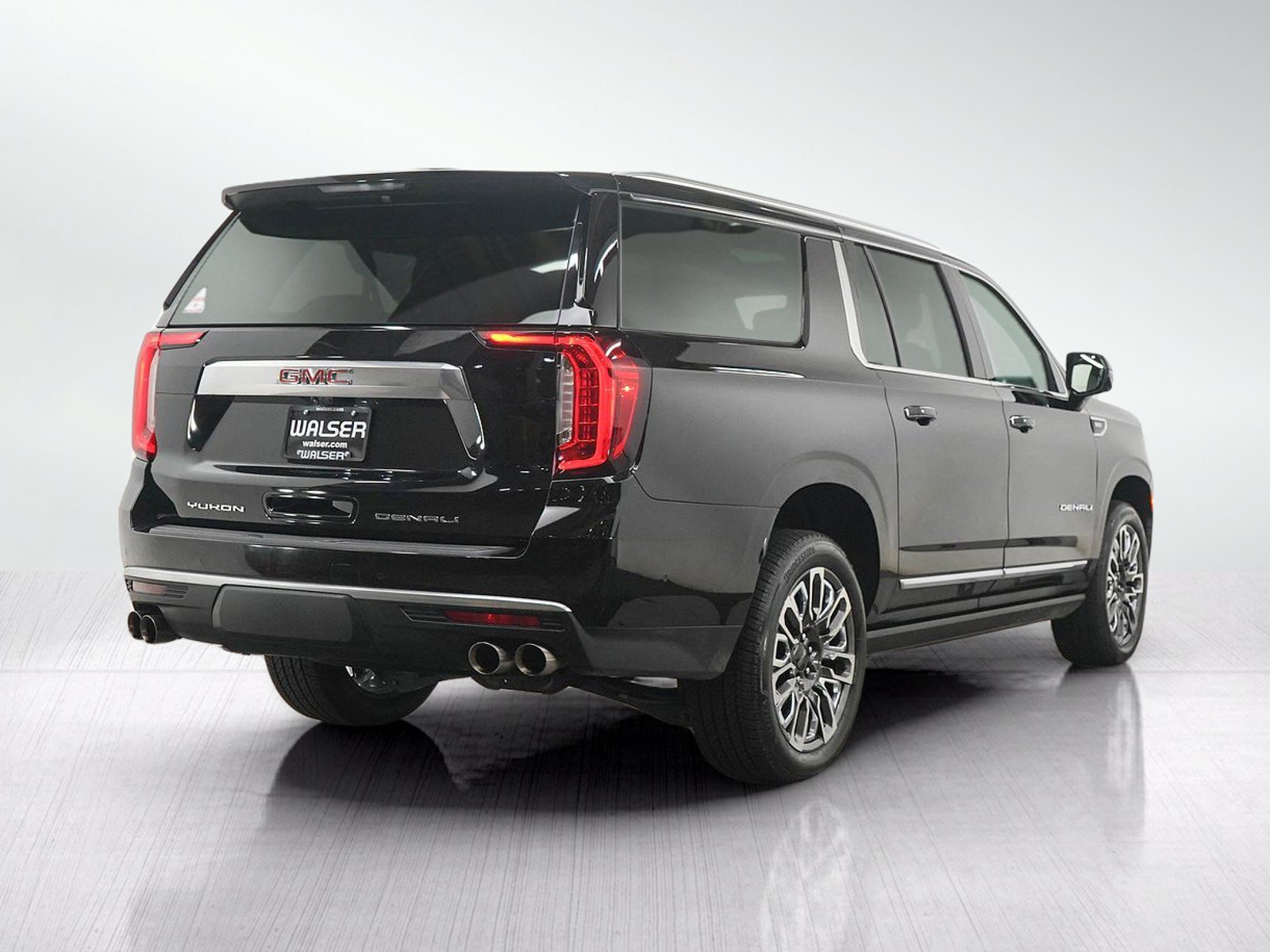 Used 2023 GMC Yukon XL Denali w/ Advanced Technology Package AWD/4WD image 5