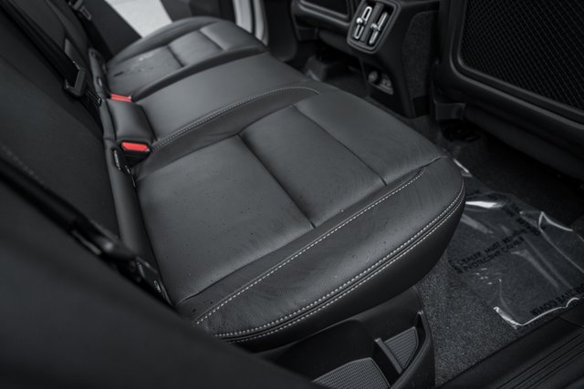 Certified 2025 Volvo XC40 B5 Core w/ Protection Package Premier image 34