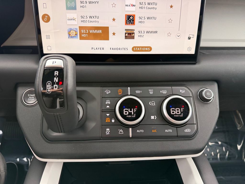 Used 2025 Land Rover Defender 130 X-Dynamic SE image 26