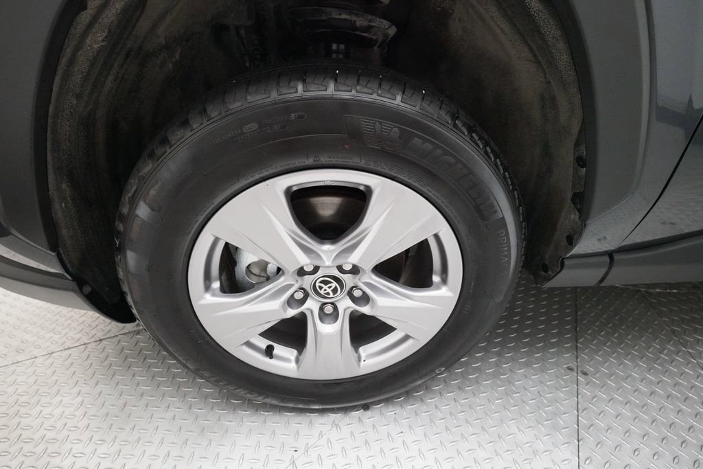 Used 2025 Toyota RAV4 XLE image 26