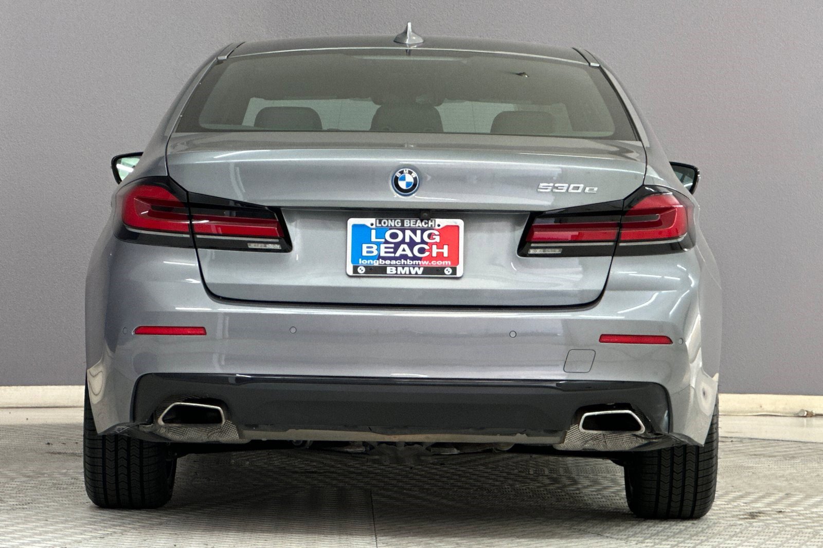 Used 2023 BMW 530e w/ Executive Package RWD image 9