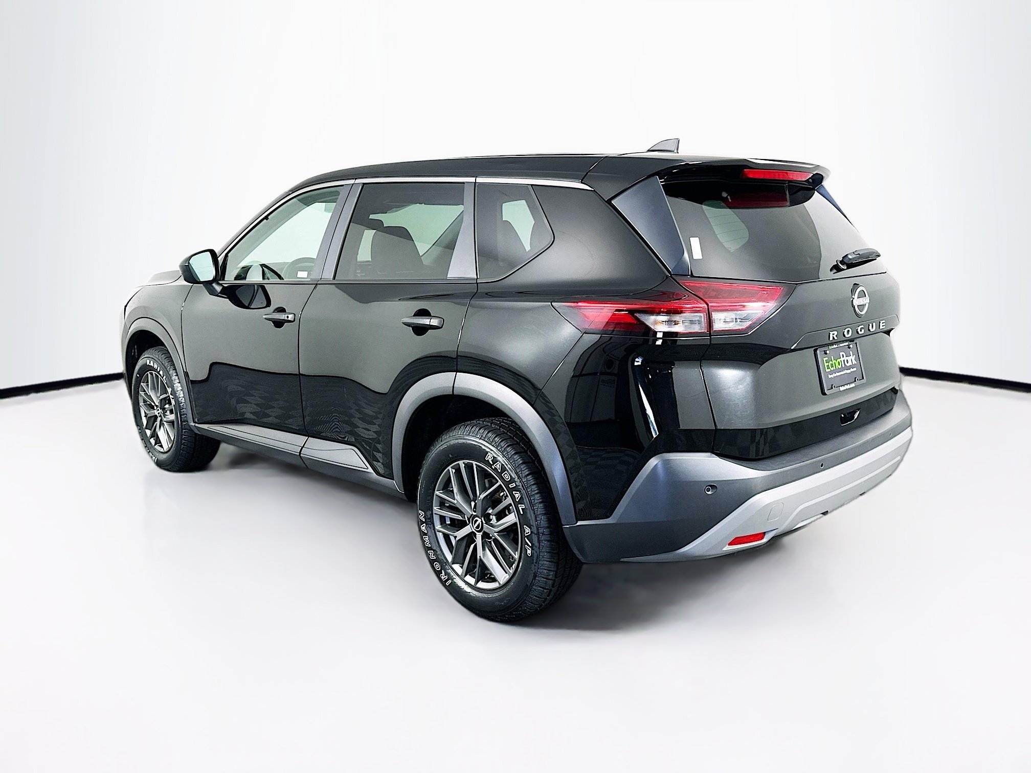 Used 2023 Nissan Rogue S FWD image 5