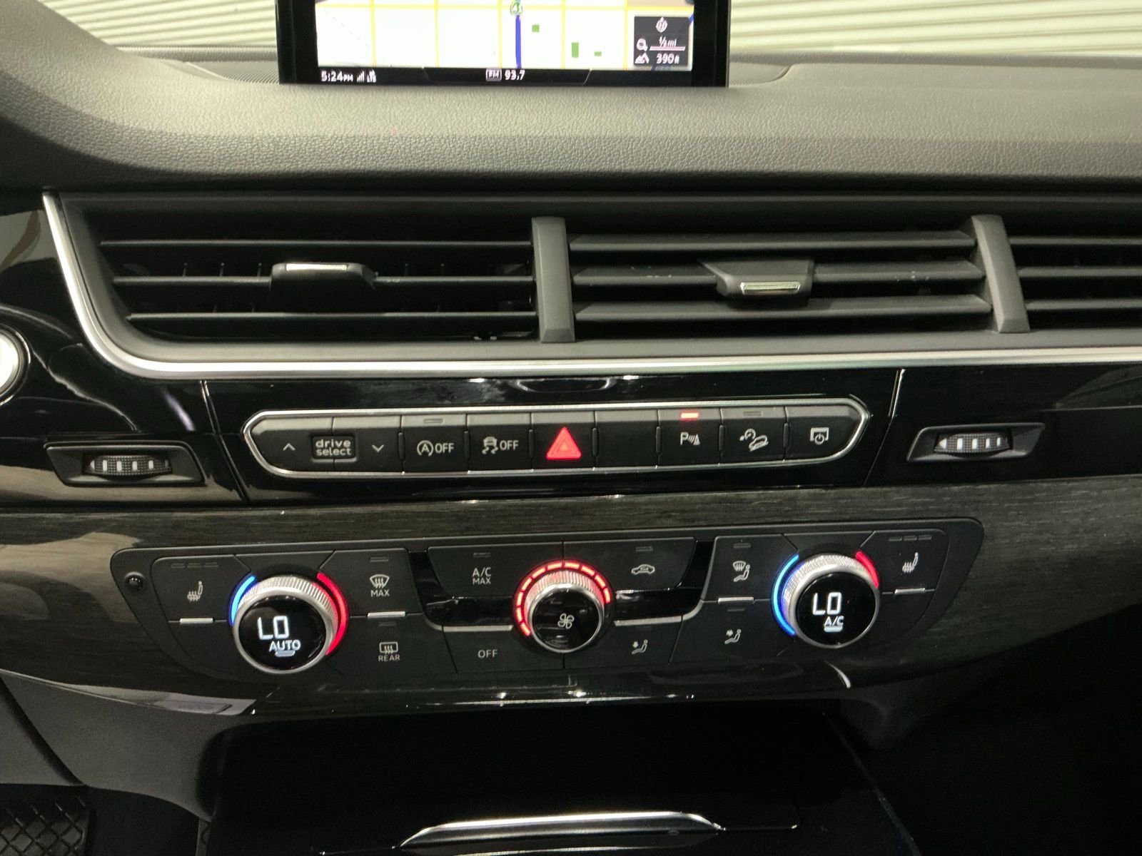 Used 2018 Audi Q7 3.0T Premium image 31