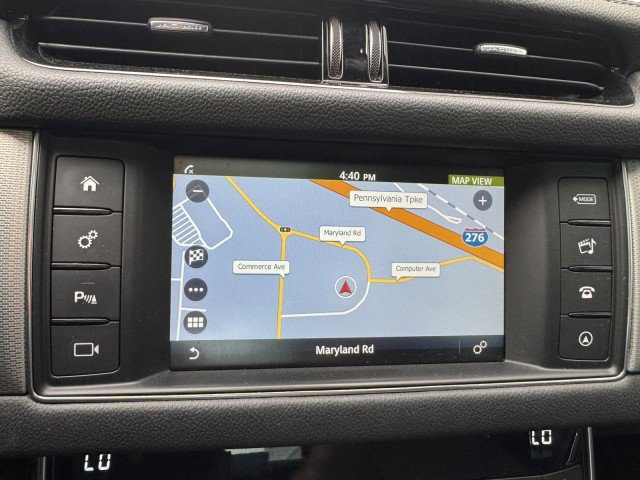 Used 2018 Jaguar XF Premium image 22