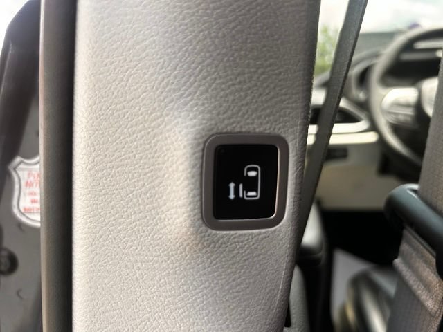 Used 2023 Chrysler Pacifica Touring-L FWD image 18