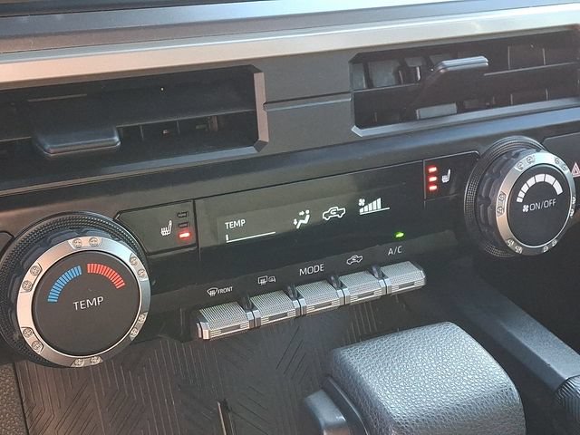 Used 2025 Toyota Tacoma SR5 AWD/4WD image 17