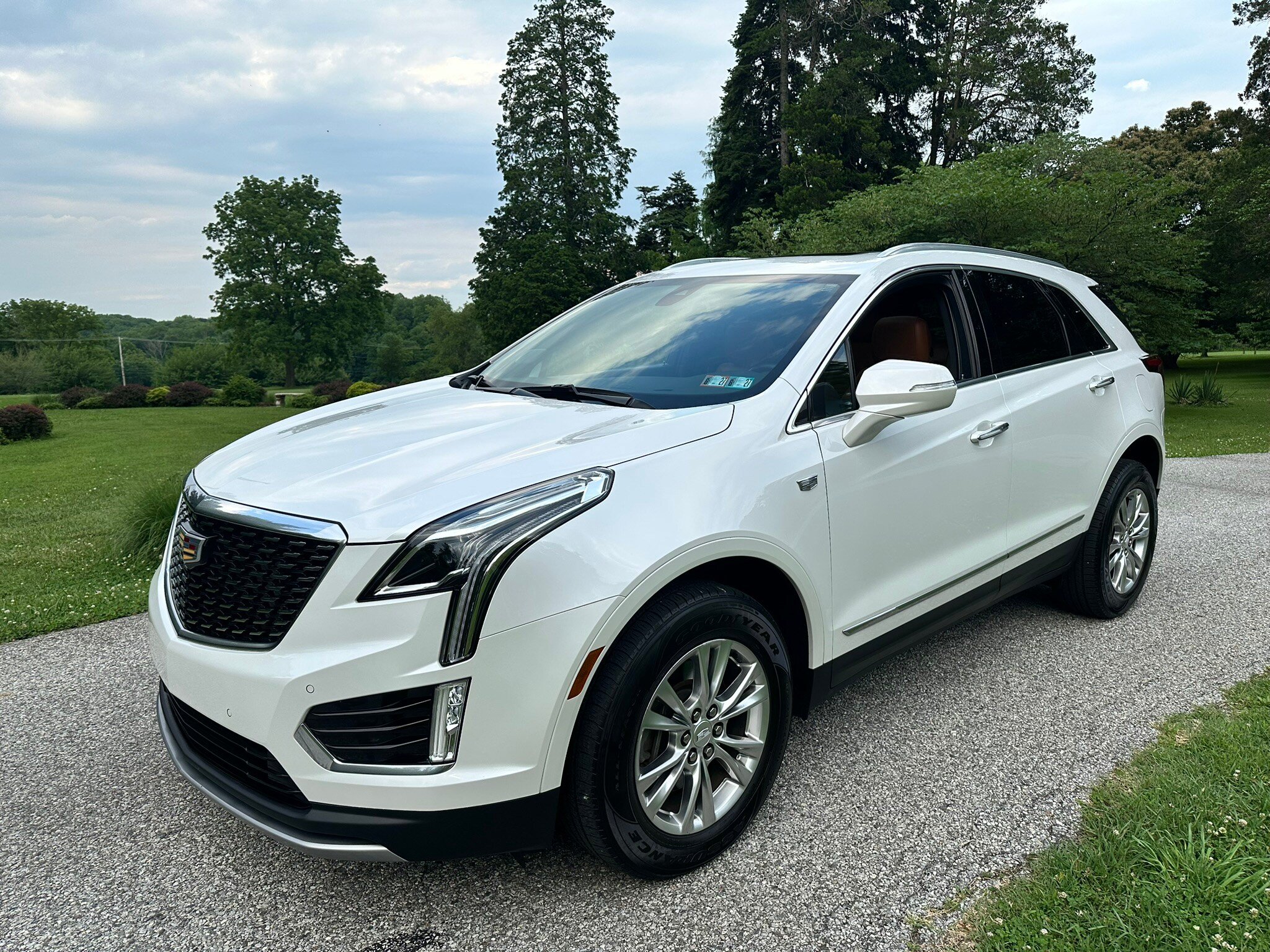 Used 2020 Cadillac XT5 Premium Luxury AWD/4WD image 4