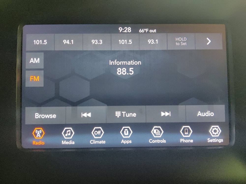 Used 2021 Jeep Cherokee Latitude FWD image 25