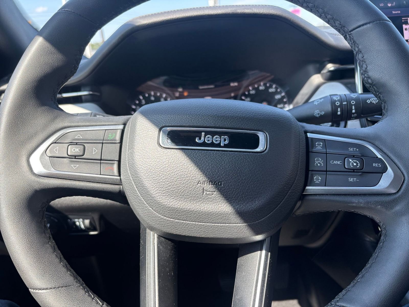 Used 2025 Jeep Compass Limited AWD/4WD image 29