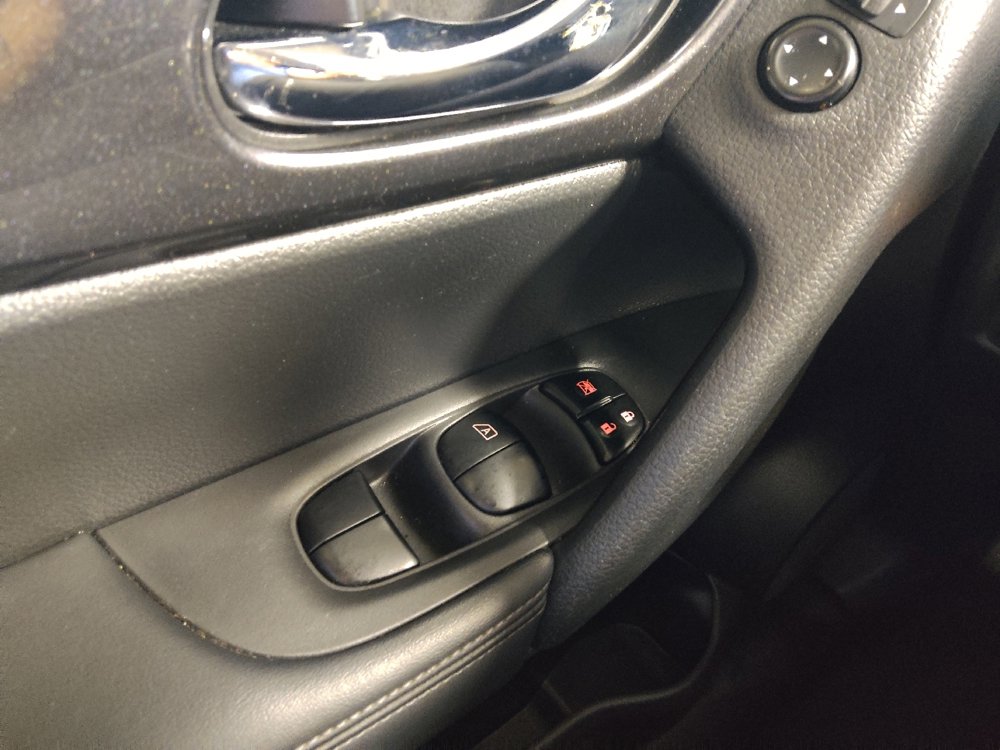 Used 2017 Nissan Rogue SV image 27