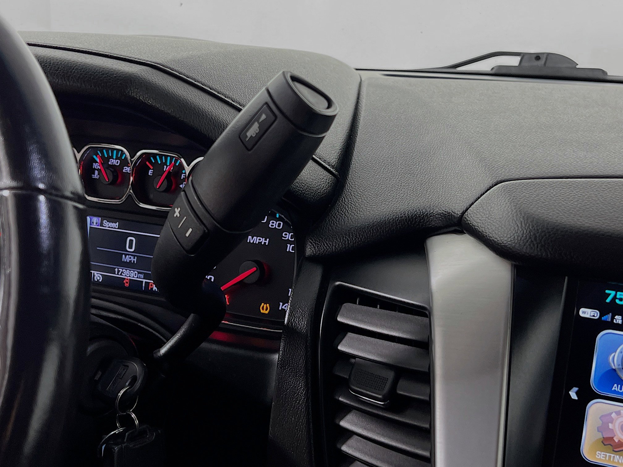 Used 2019 GMC Yukon XL SLE w/ SLE Value Package image 23