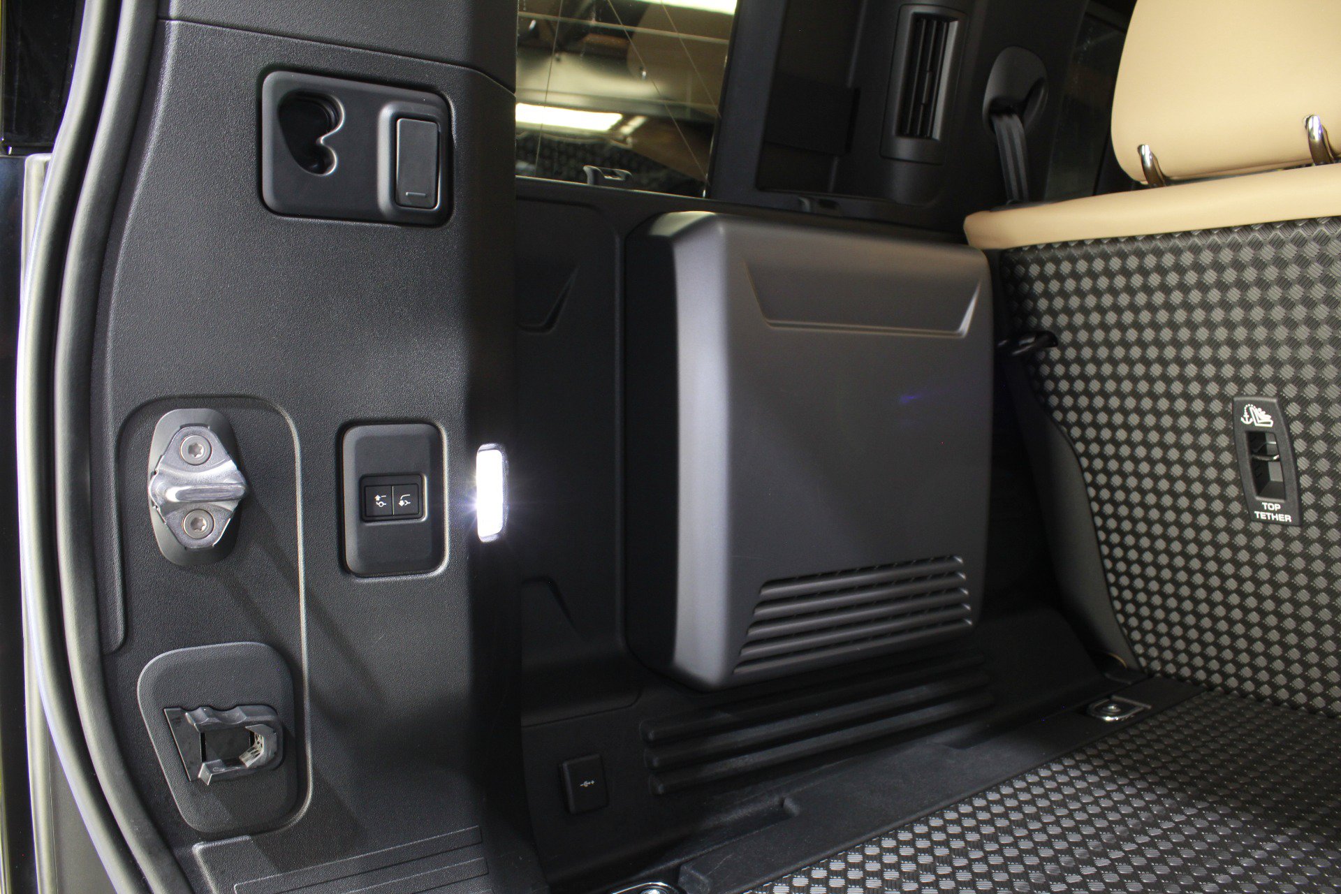 Used 2026 Land Rover Defender 110 X-Dynamic SE AWD/4WD image 80