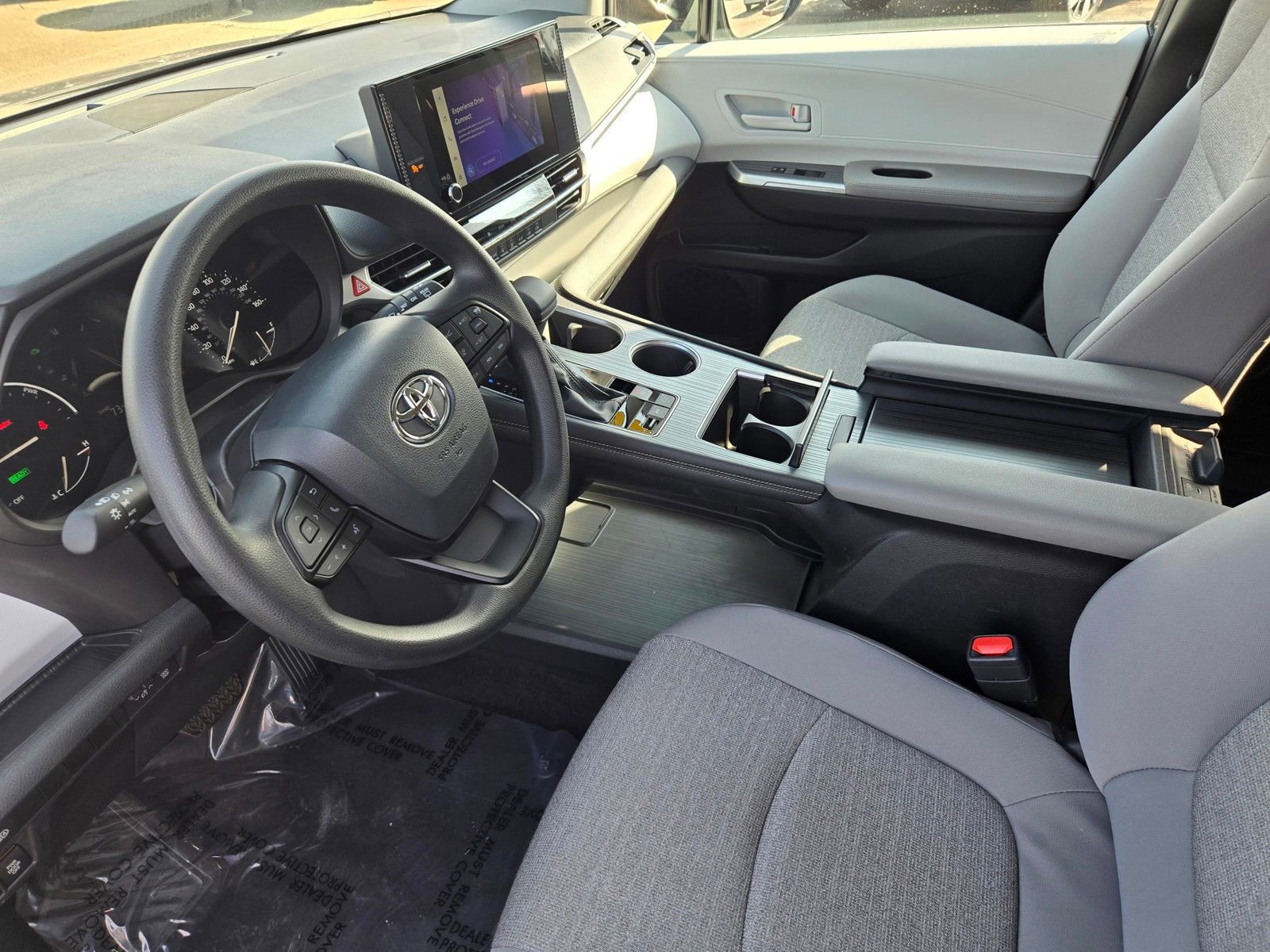 Used 2025 Toyota Sienna LE FWD image 15