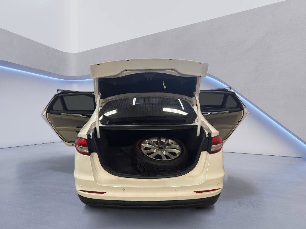 Used 2019 Ford Fusion SE FWD image 11