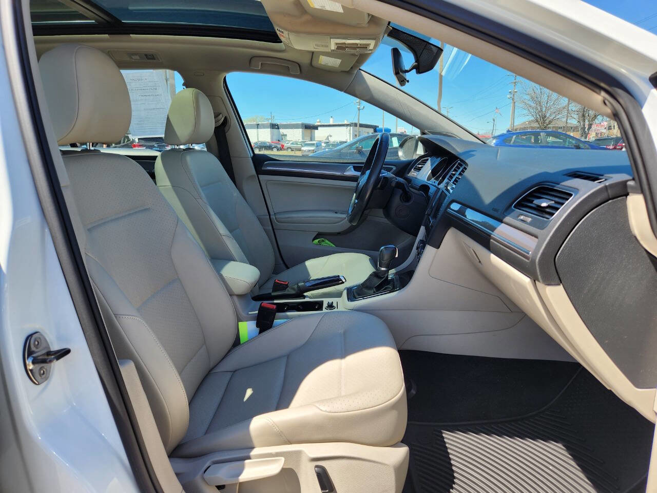 Used 2017 Volkswagen Golf Alltrack SE image 14