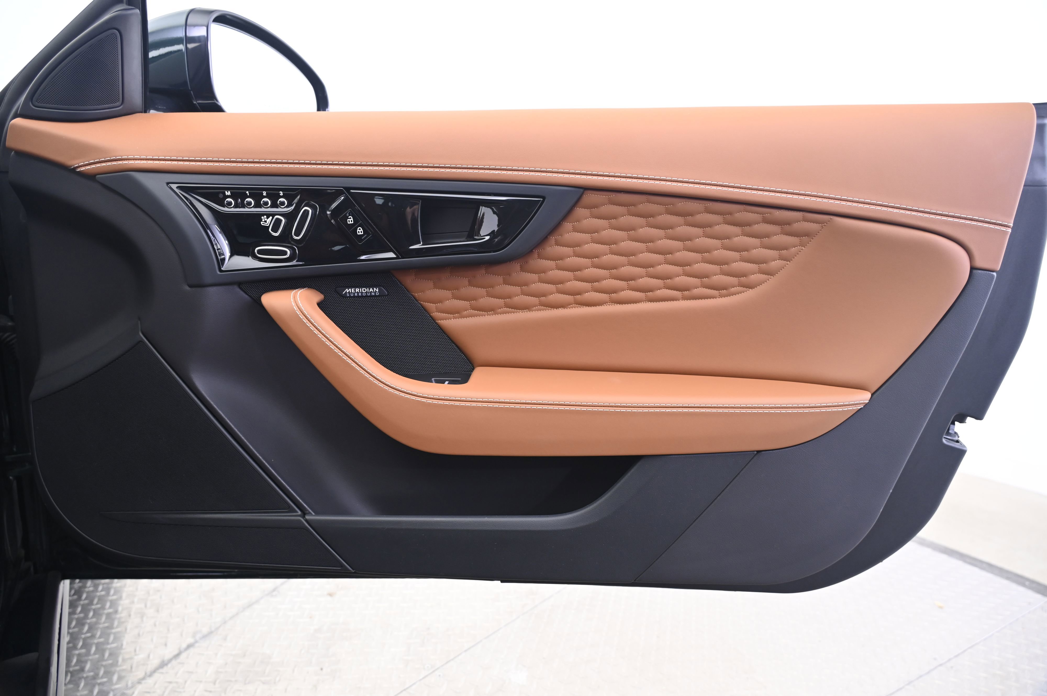 Used 2024 Jaguar F-TYPE R AWD/4WD image 16