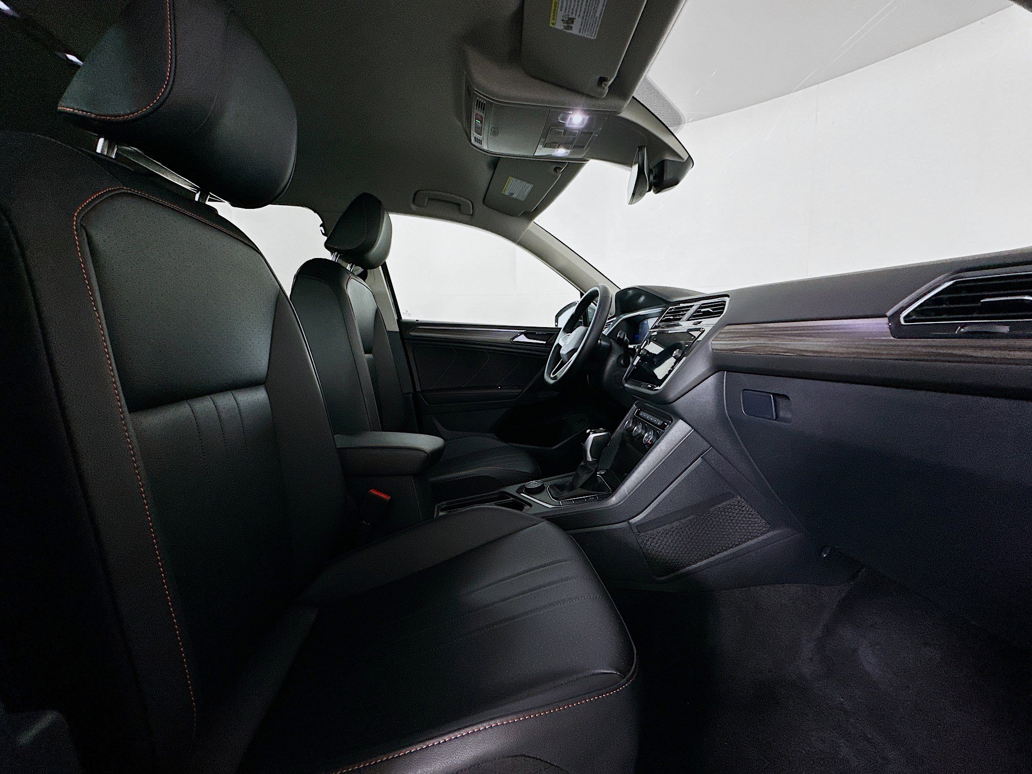 Used 2024 Volkswagen Tiguan Wolfsburg Edition image 31