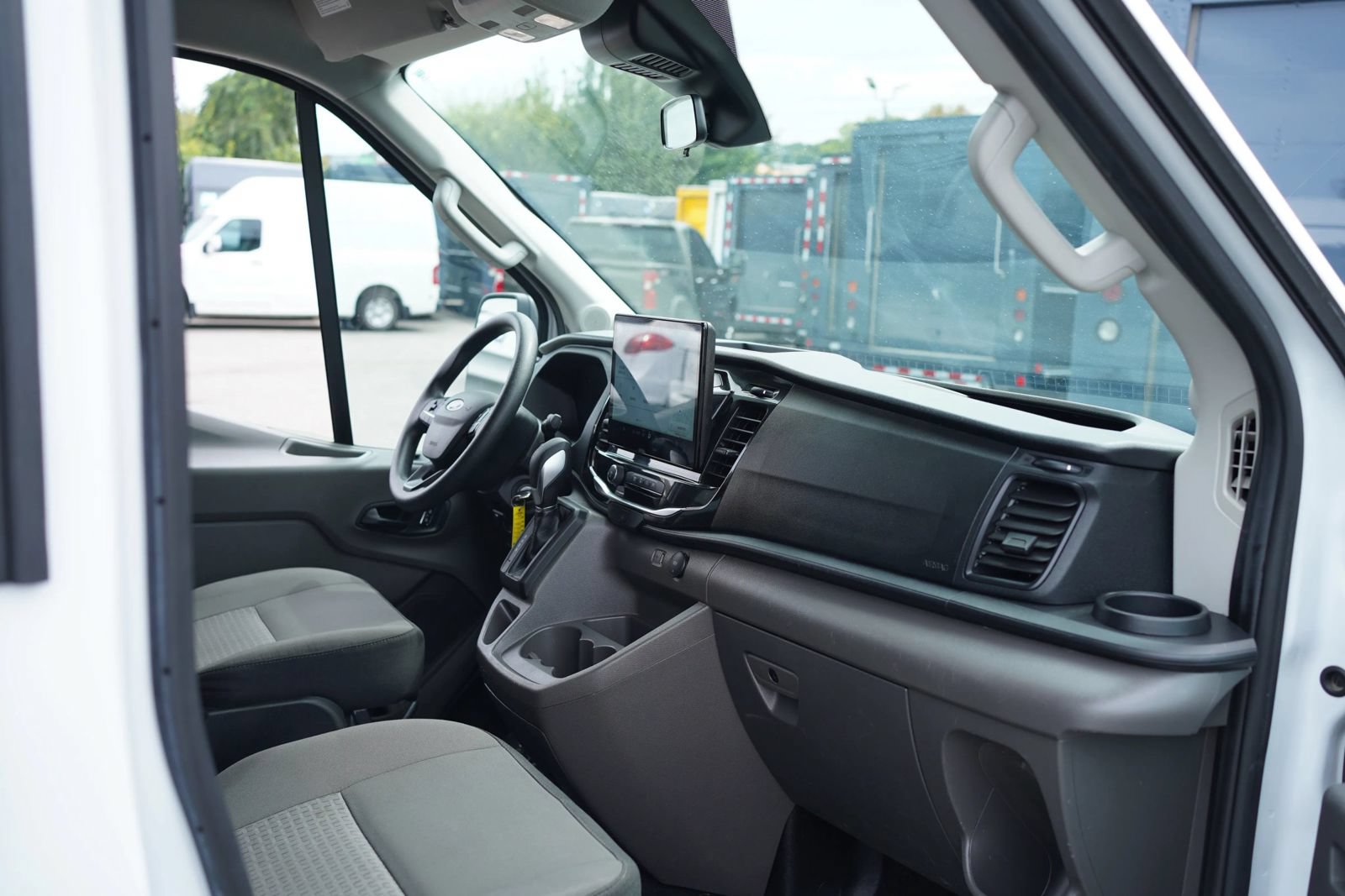 Used 2024 Ford Transit 350 XLT RWD image 3