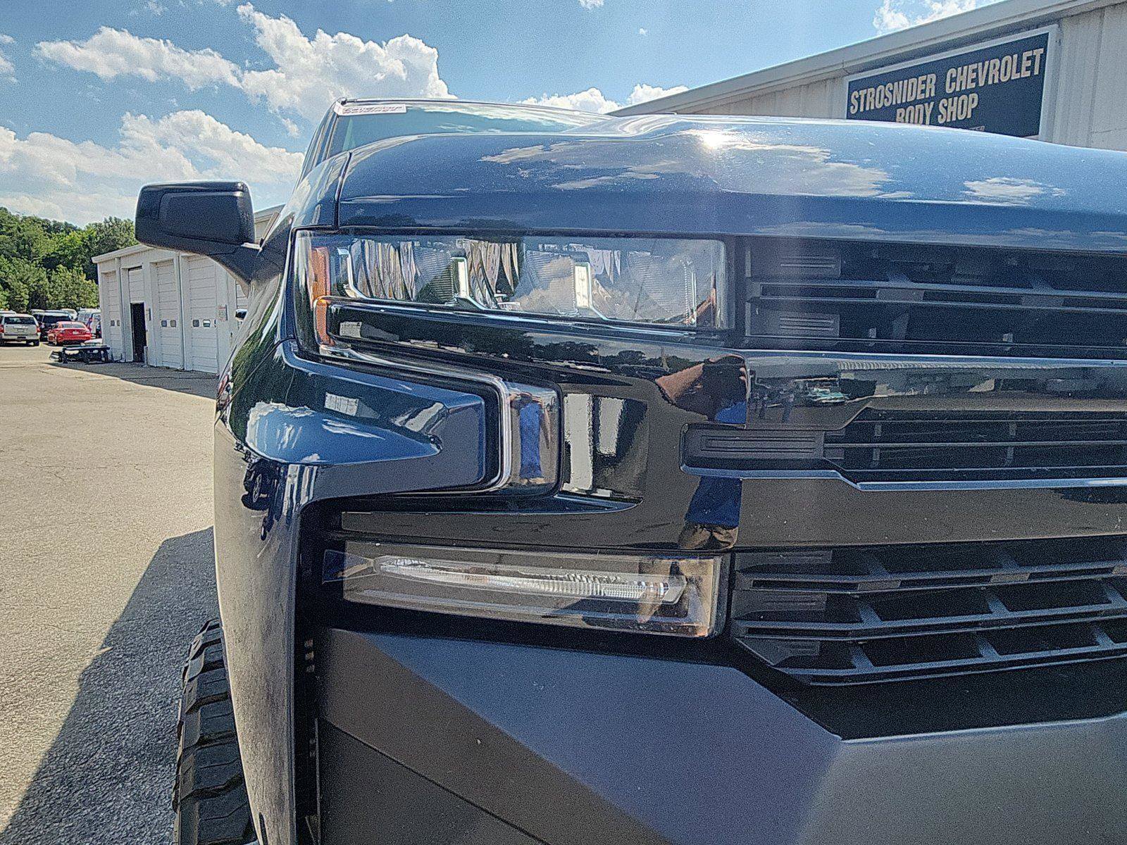 Used 2021 Chevrolet Silverado 1500 LT Trail Boss w/ Bed Protection Package AWD/4WD image 9