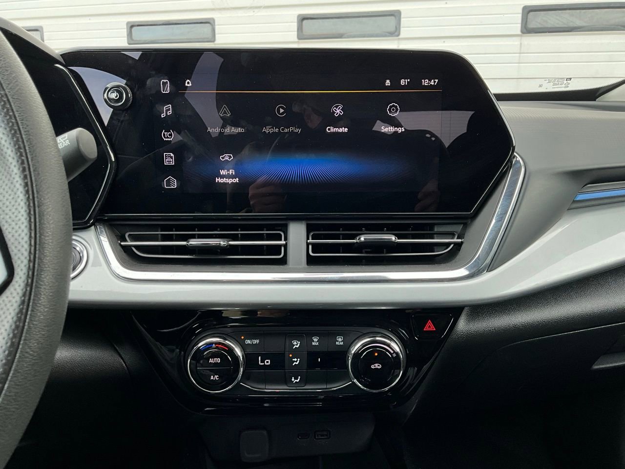 Used 2025 Chevrolet Trax LT image 24