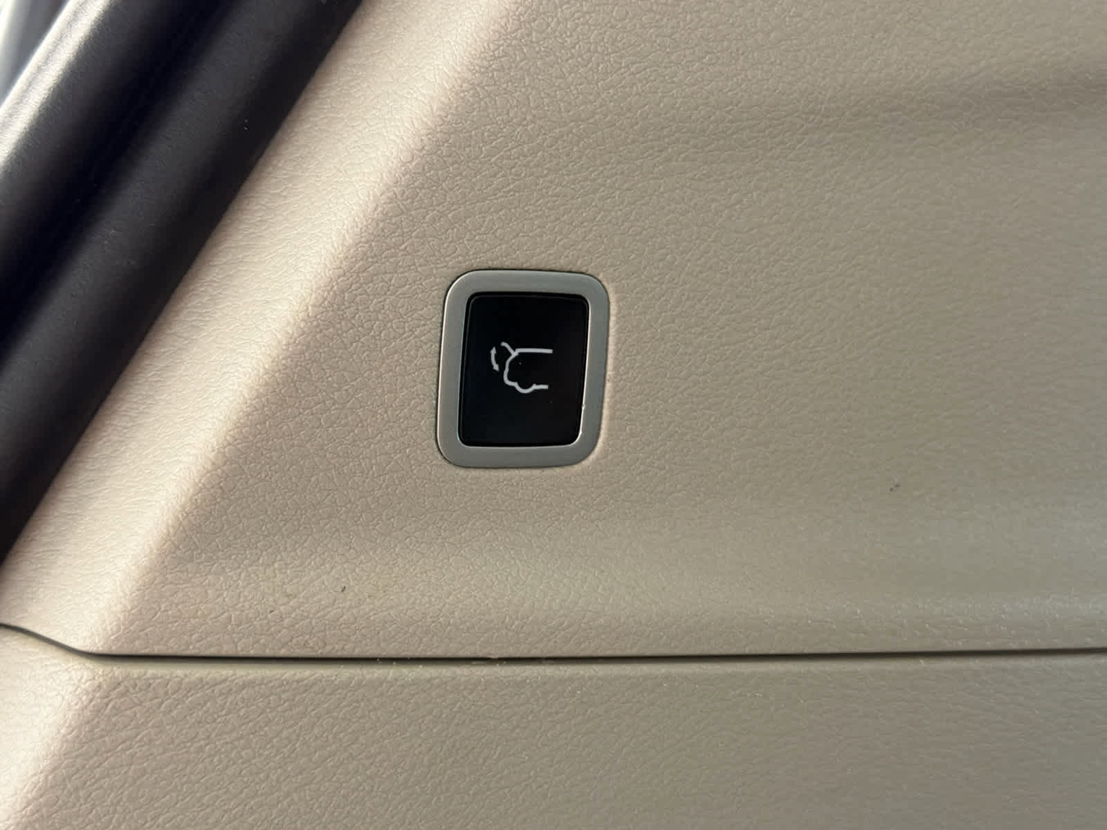 Used 2023 Chrysler Voyager LX FWD image 5