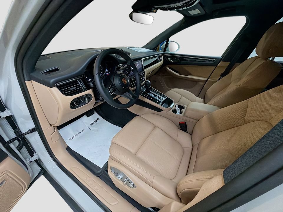 New 2026 Porsche Macan AWD/4WD image 5