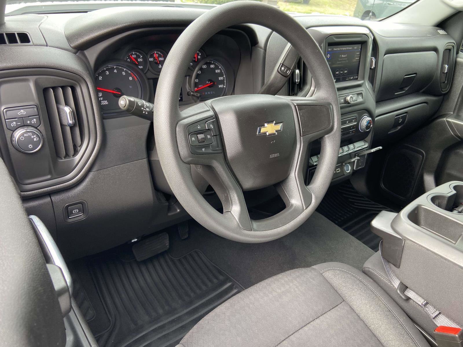 Used 2022 Chevrolet Silverado 1500 Custom image 2