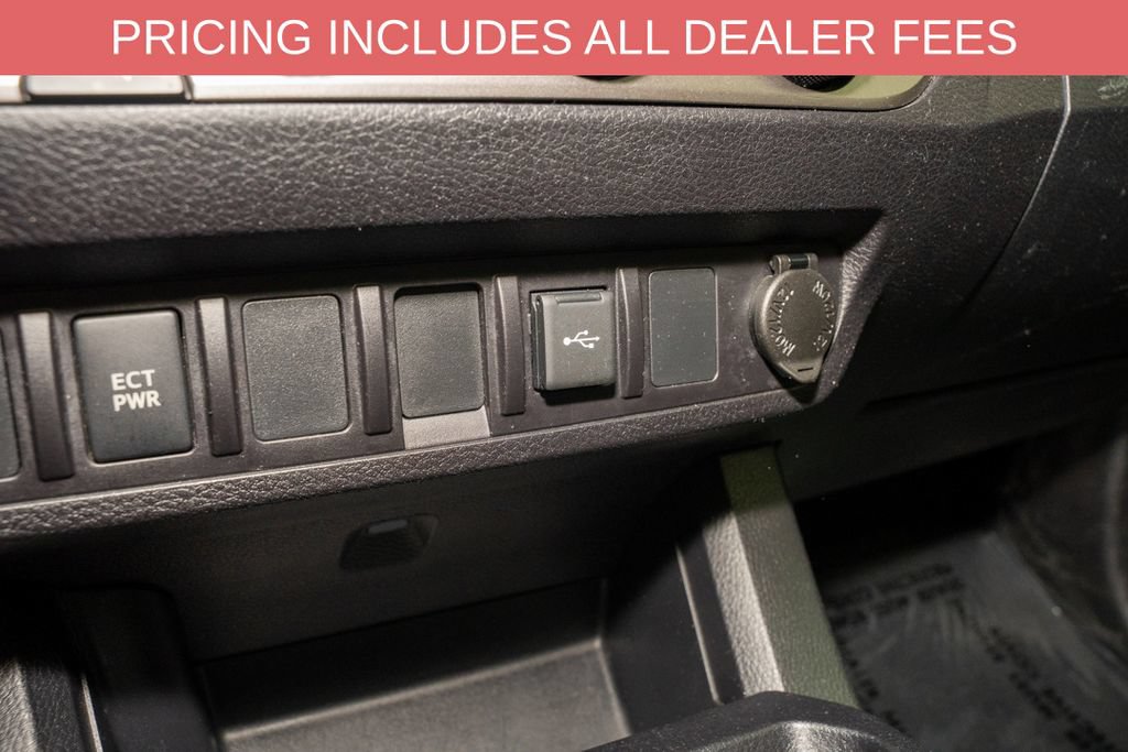 Used 2021 Toyota Tacoma SR5 w/ SR5 Appearance Package (SM) AWD/4WD image 14