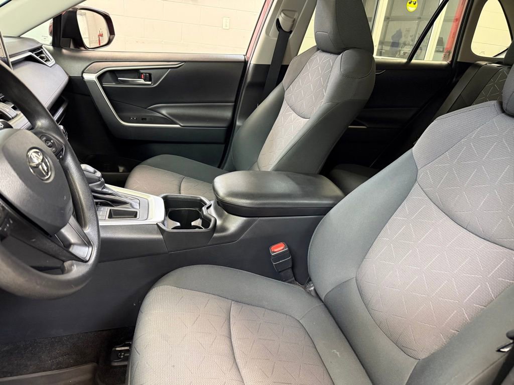 Used 2019 Toyota RAV4 XLE w/ Convenience Package image 16