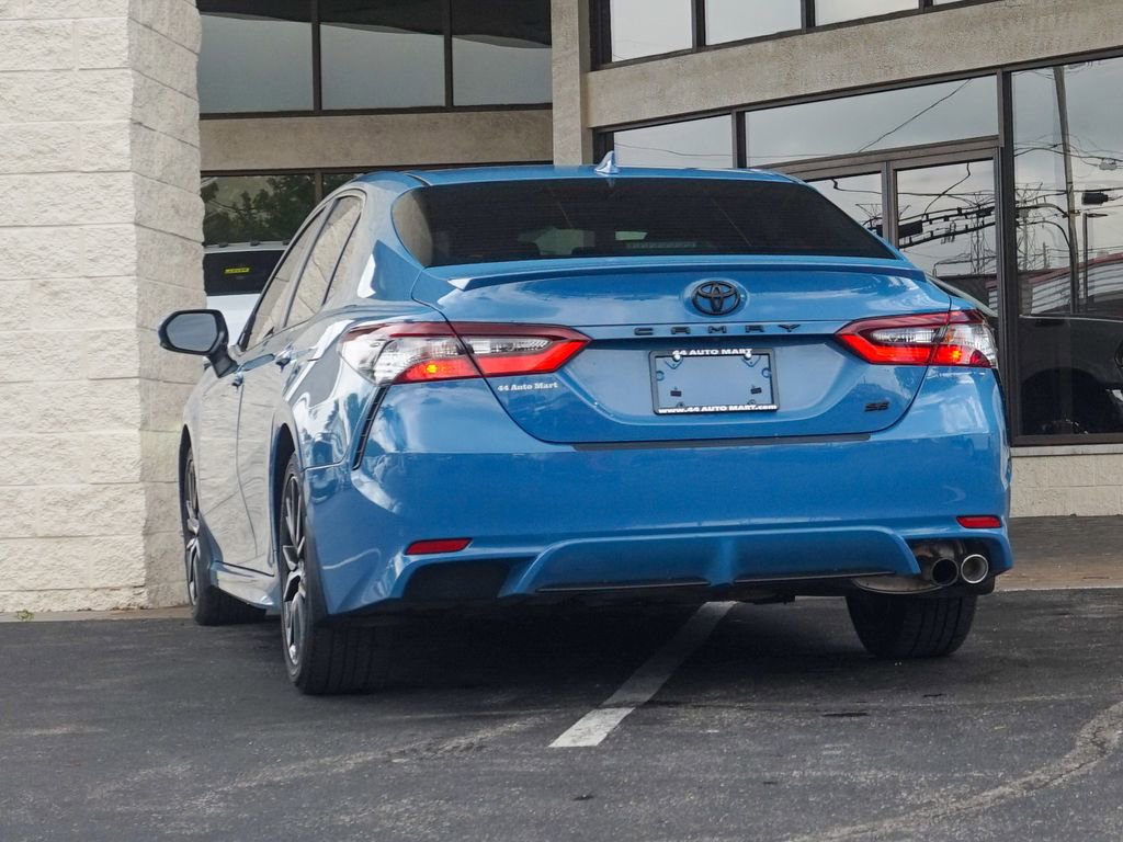 Used 2023 Toyota Camry SE w/ Convenience Package FWD image 4