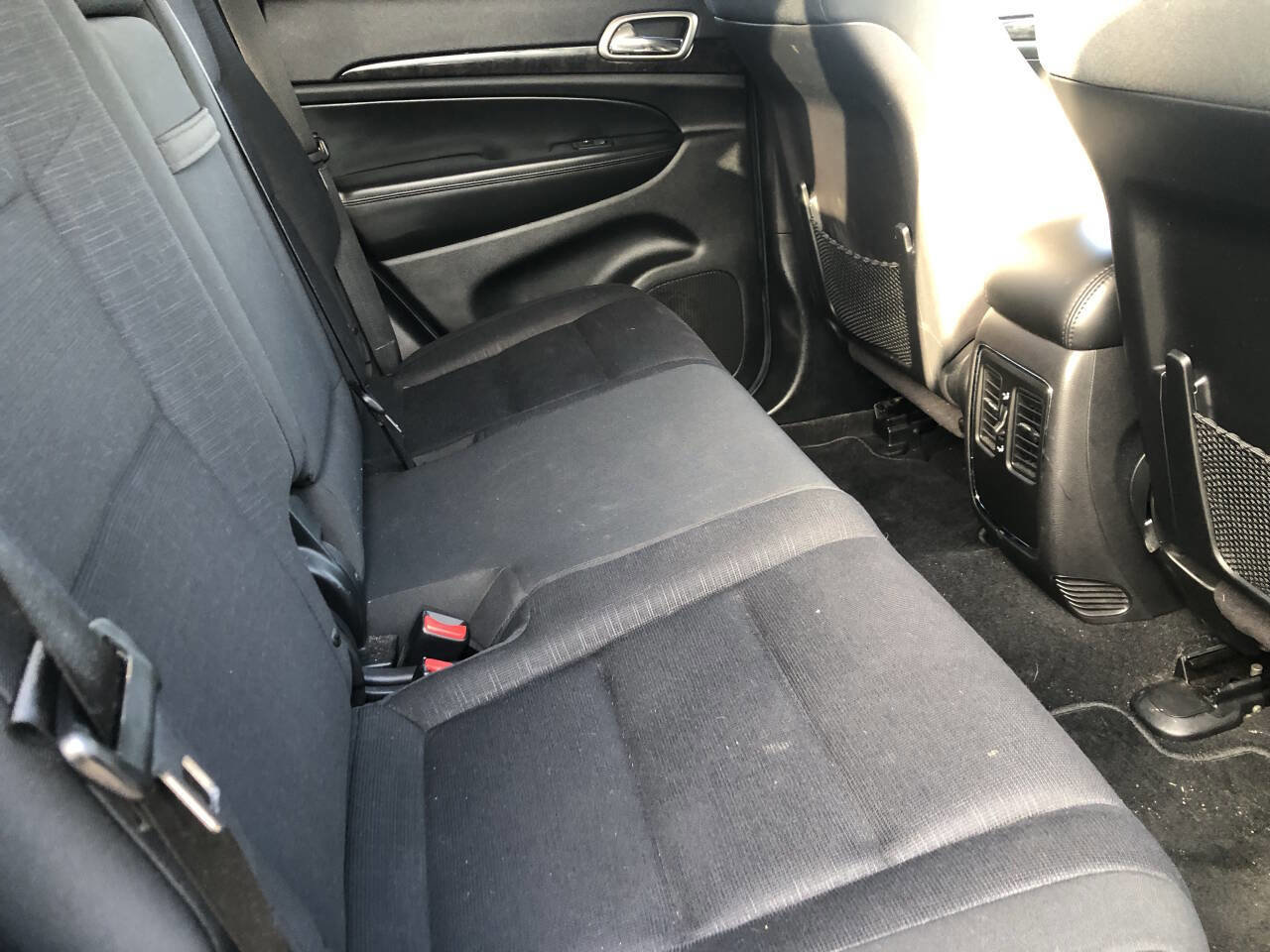 Used 2012 Jeep Grand Cherokee Laredo w/ Laredo E Group image 13