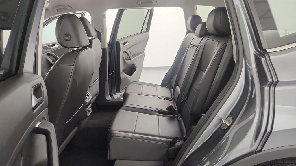 Used 2018 Volkswagen Tiguan SEL image 26