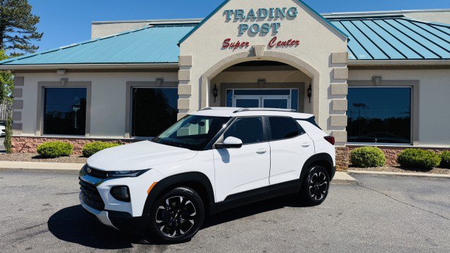 Used 2021 Chevrolet TrailBlazer LT w/ Premium Seating Package FWD image 4