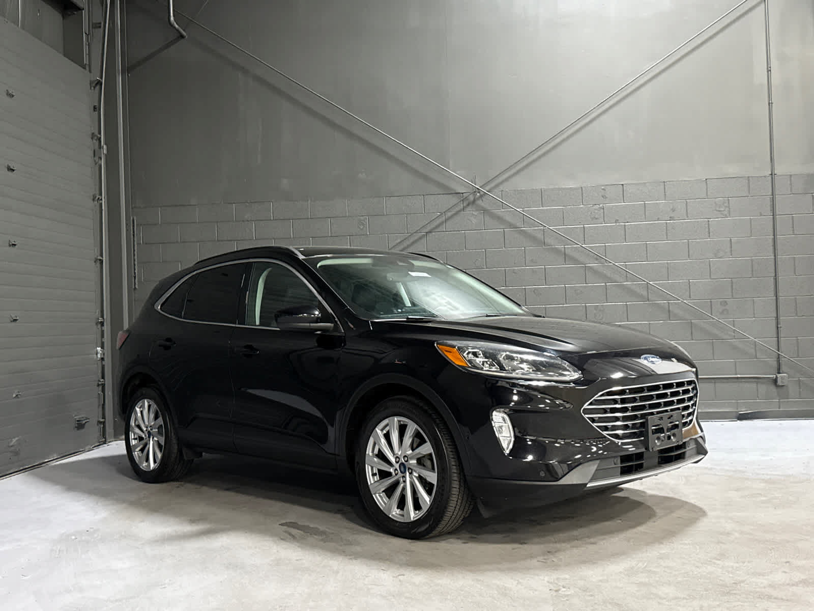 Used 2021 Ford Escape Titanium w/ Titanium Elite Package AWD/4WD image 1