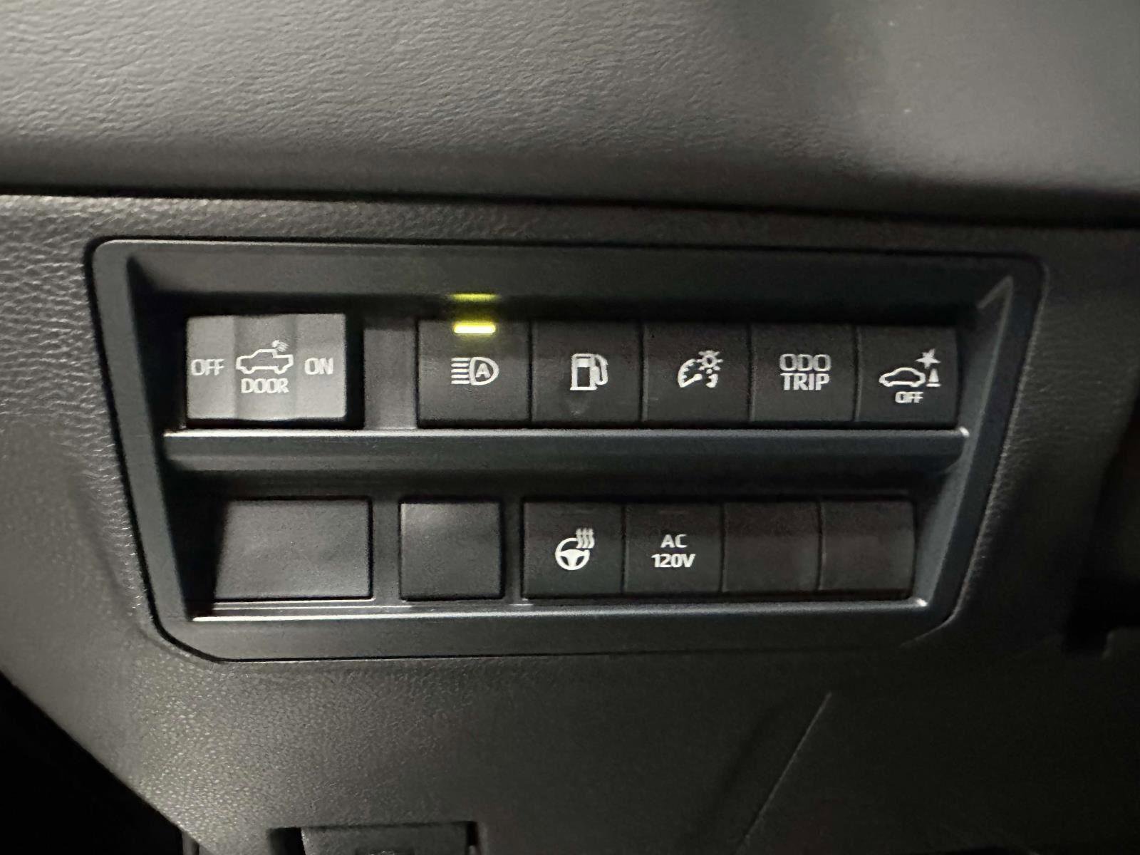 New 2025 Toyota Tundra Platinum AWD/4WD image 17
