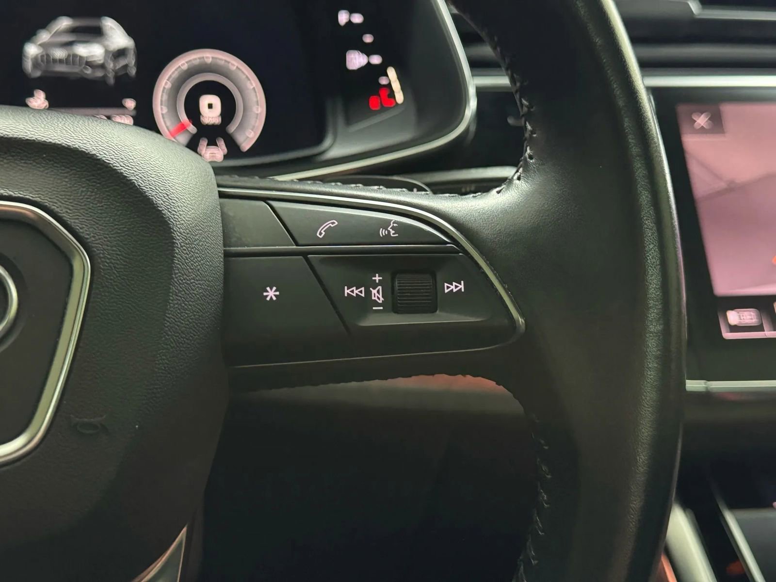 Used 2019 Audi Q8 Prestige w/ Luxury Package AWD/4WD image 24