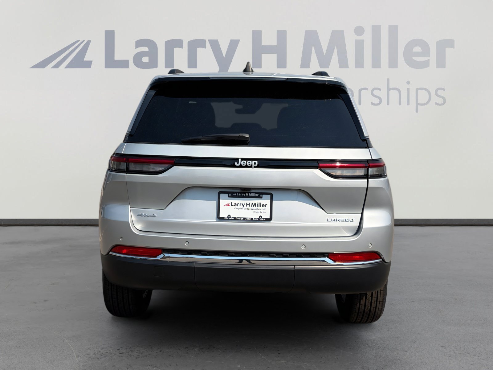 New 2026 Jeep Grand Cherokee Laredo AWD/4WD image 5