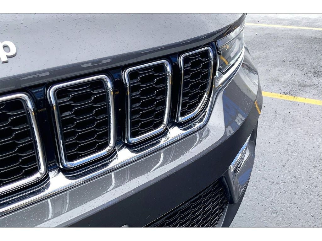 Used 2025 Jeep Grand Cherokee Limited w/ Trailer Tow Package AWD/4WD image 31