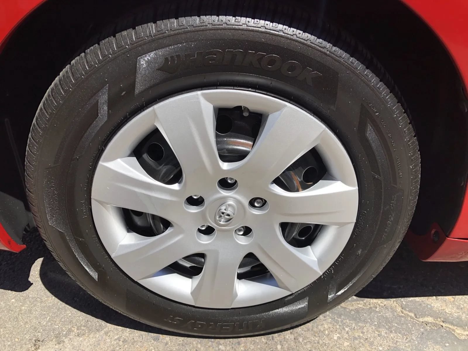 Used 2011 Toyota Camry LE FWD image 9