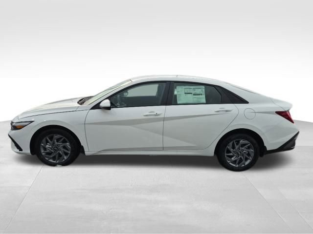 New 2026 Hyundai Elantra Blue image 8