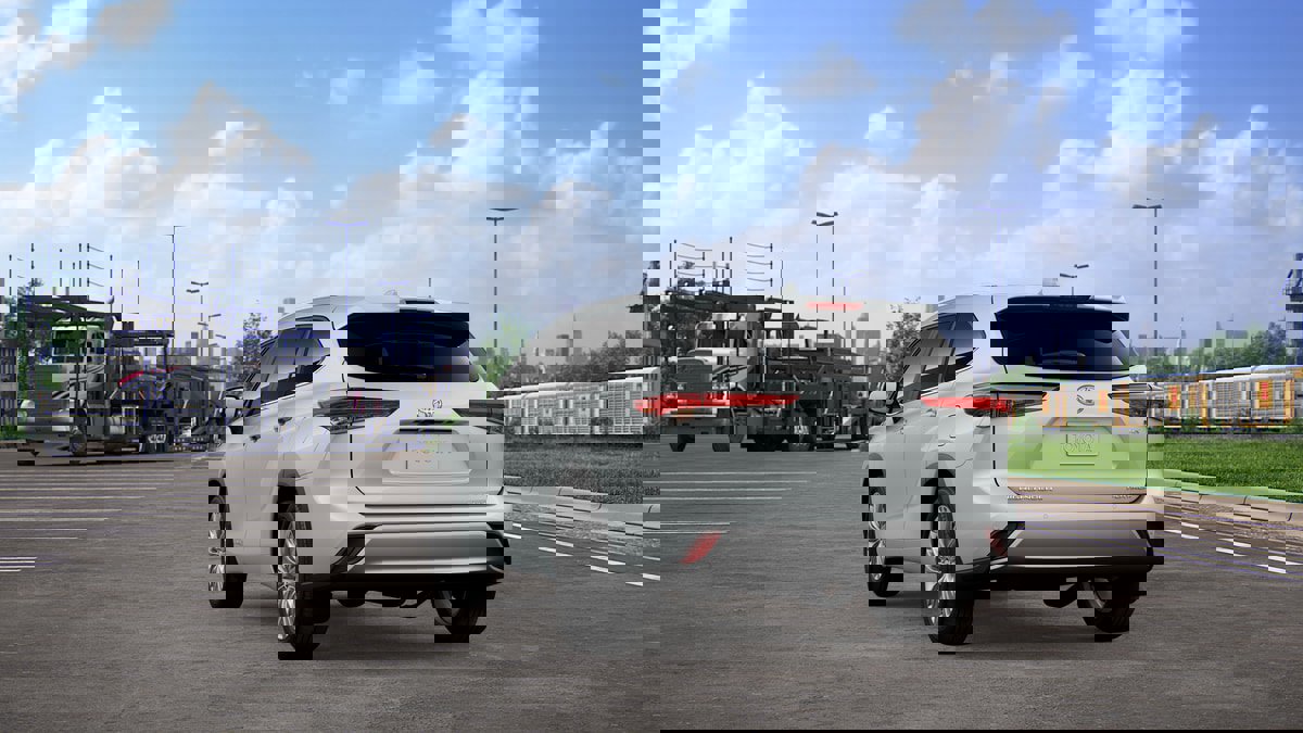 New 2026 Toyota Highlander Platinum image 7