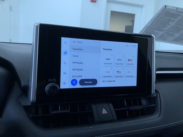 Used 2025 Toyota RAV4 LE image 28