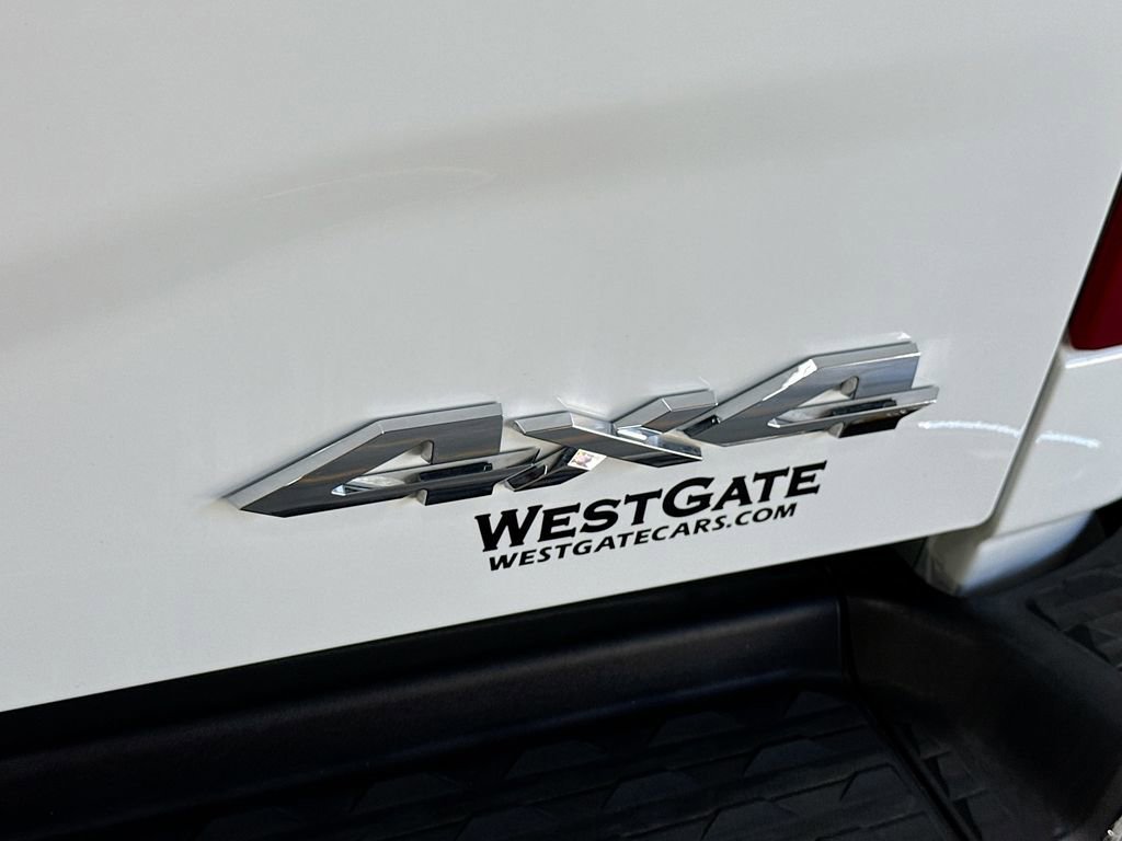 Used 2024 RAM 2500 Tradesman w/ Chrome Appearance Group image 32