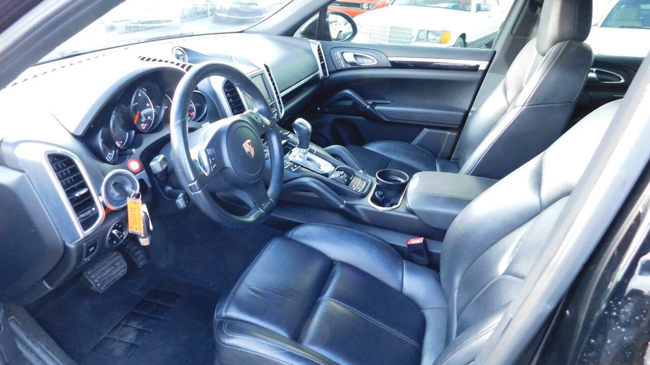 Used 2014 Porsche Cayenne Diesel Platinum Edition image 18