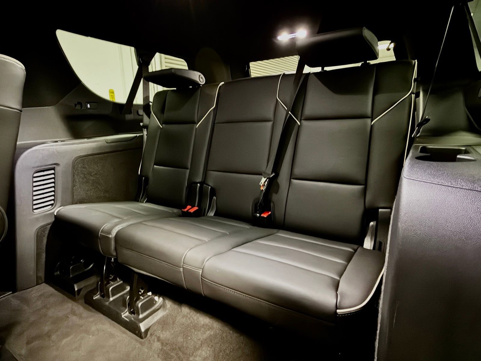 Used 2025 Cadillac Escalade ESV Premium Luxury image 36