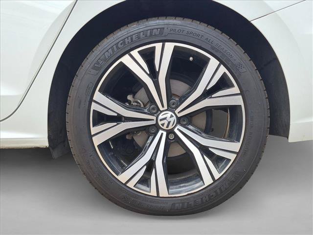 Used 2022 Volkswagen Passat 2.0T SE FWD image 9