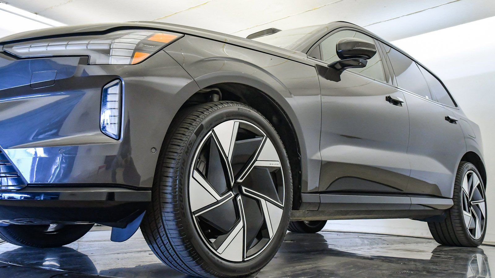 Certified 2025 Volvo EX90 Ultra image 10