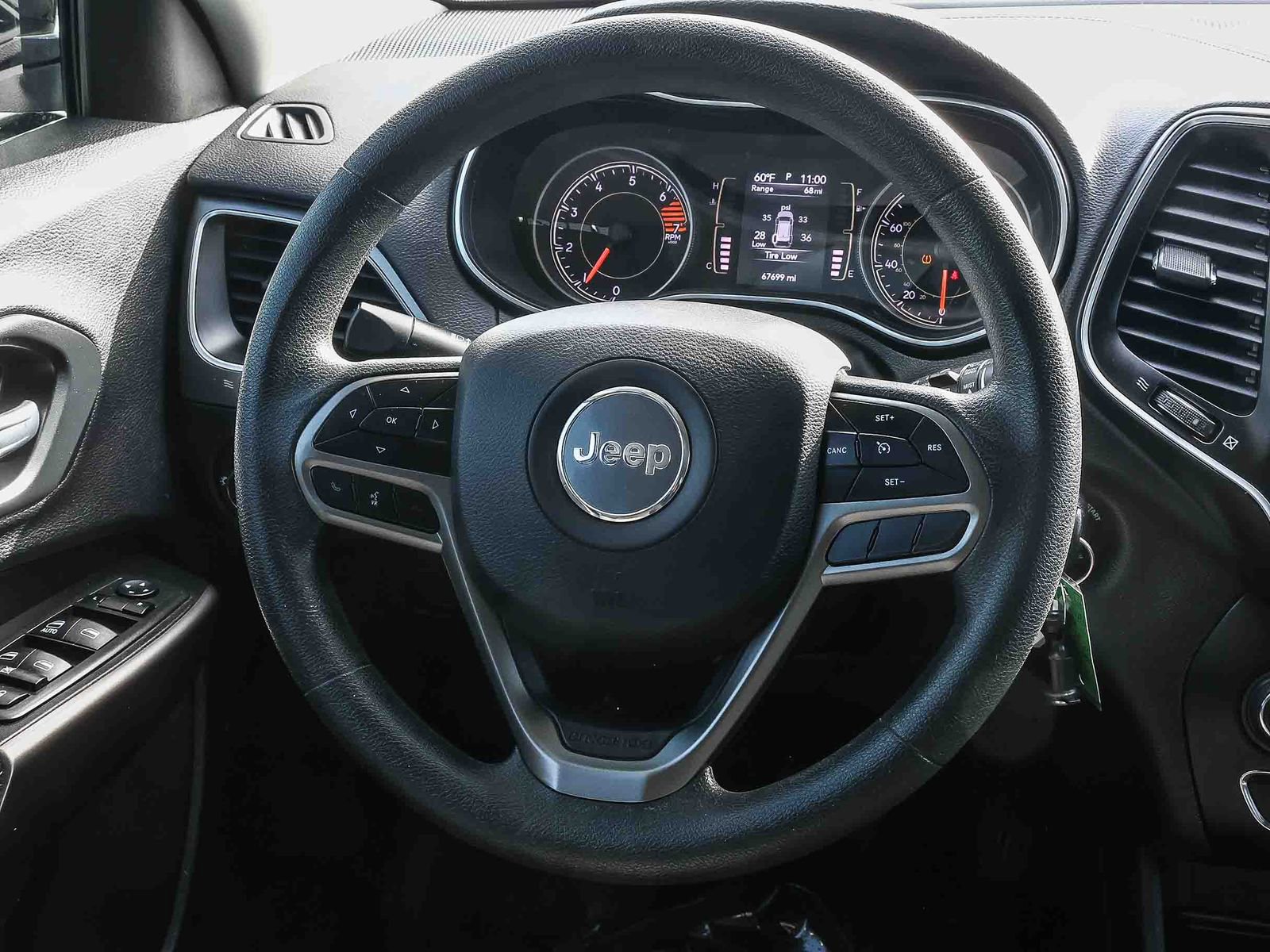 Used 2019 Jeep Cherokee Latitude w/ Popular Appearance Group image 15