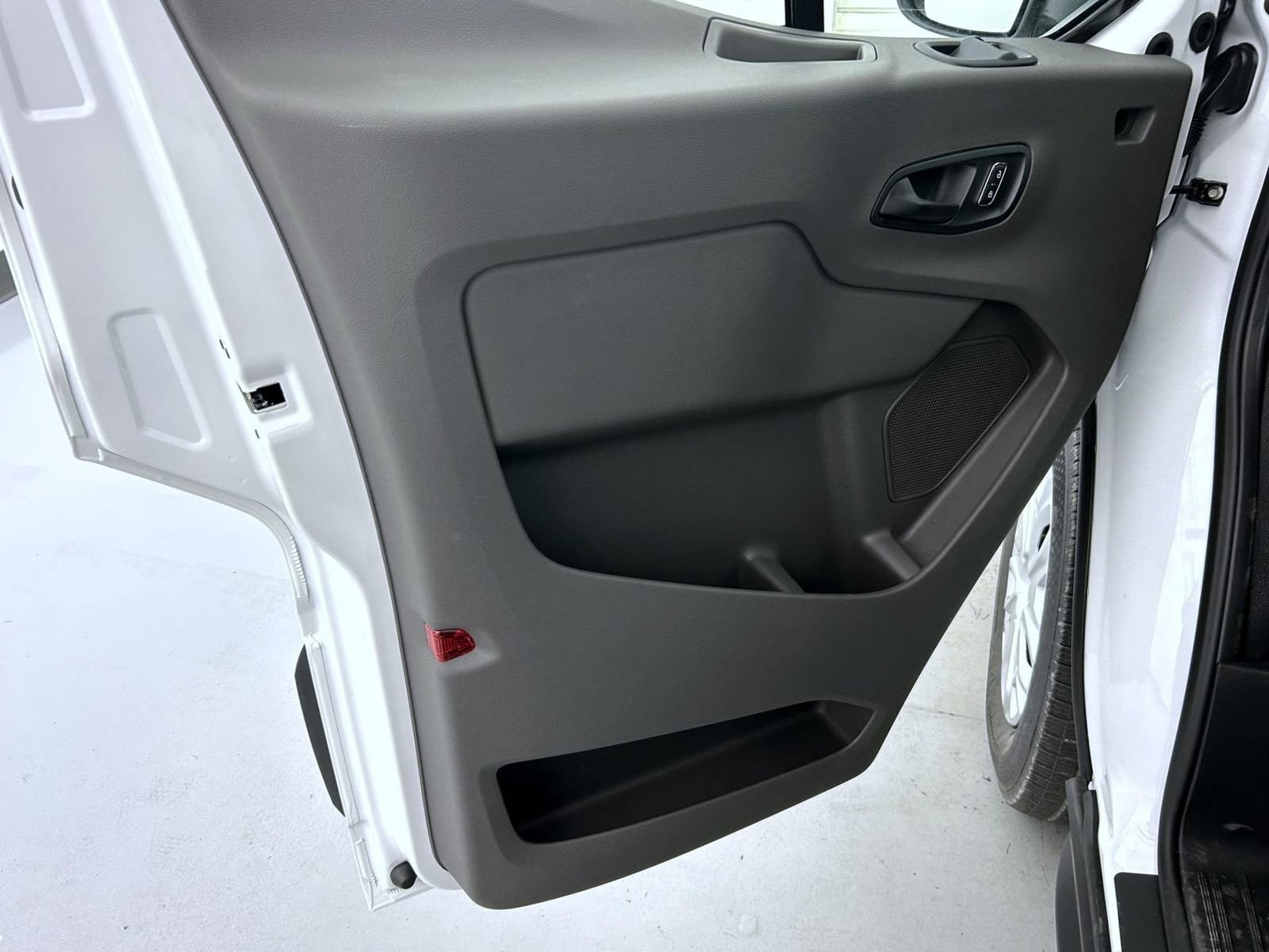 New 2027 Ford Transit 250 148 Medium Roof w/ Load Area Protection Package RWD image 9