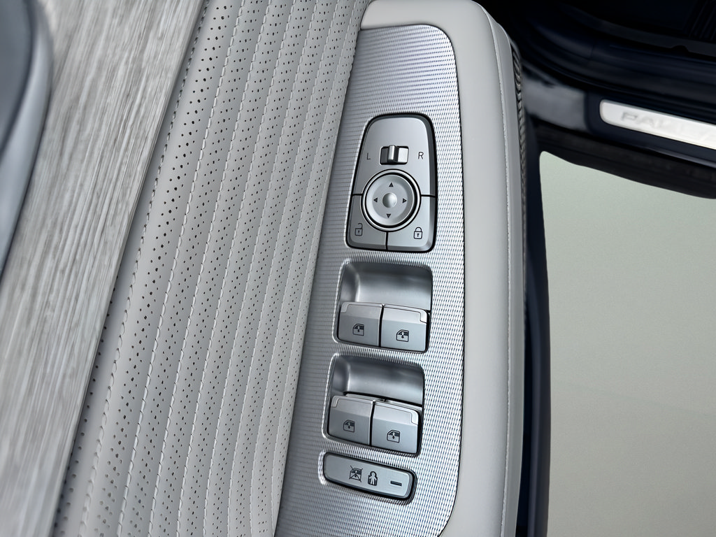 Used 2025 Hyundai Palisade Calligraphy FWD image 14